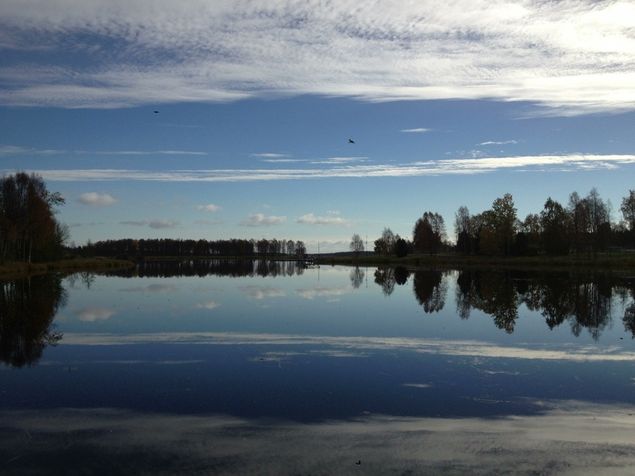 Kuusamojärven ranta on taas tässä näyttänyt huiman syysiltapäivän hetken! Levollista lämpöä ja kauneutta. 19.09.2016 VKL

